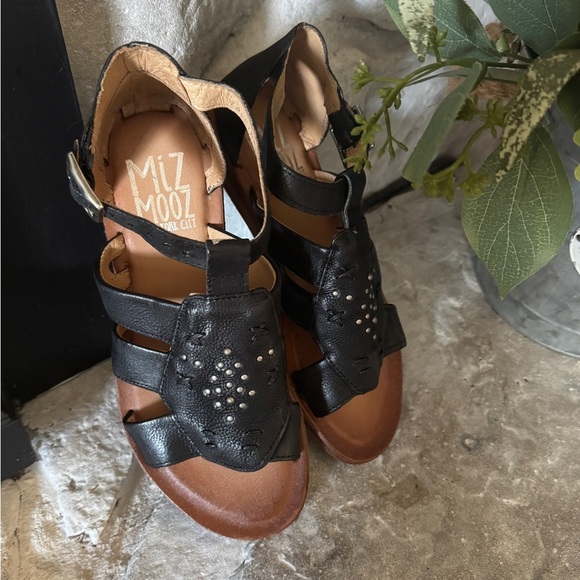 MIZ MOOZ | Fascinate Black Leather Sandals Sz 37(6.5/7US) NWOB - Picture 1 of 8